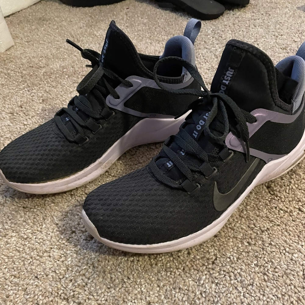 NIKE SNEAKERS